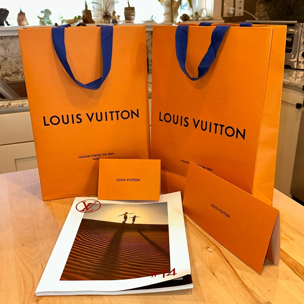 LOUIS VUITTON Beautiful Shopping Bags-Cards-Book